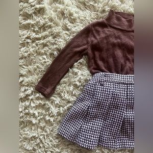 Turtle Neck & Houndstooth Pattern Skirt